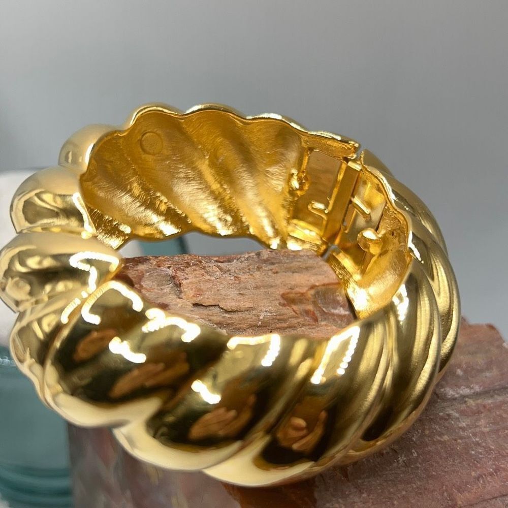Polished Gold Twist Bangle Hinged Bracelet Kennet… - image 1